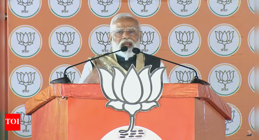 <div>'Bihar Chunav mein dubne ki practice kr rhe hain’: PM Modi mocks Rahul Gandhi; targets RJD at Bihar rally</div>