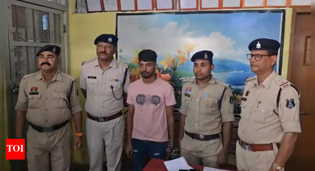 Bangladeshi national caught at Durg railway station