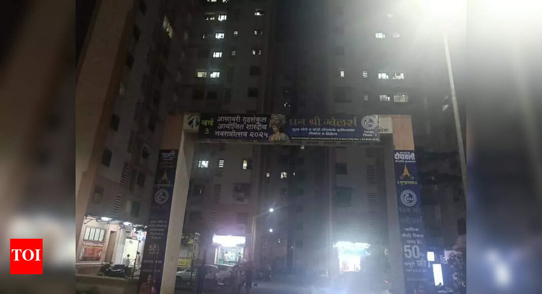 Navi Mumbai: Panvel civic body turns blind eye on illegal advertisement banners in Taloja