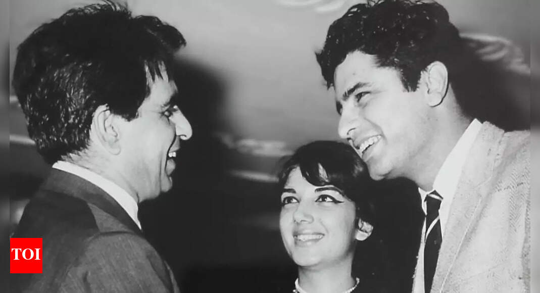 Saira Banu pens note for close friend Zarine Khan