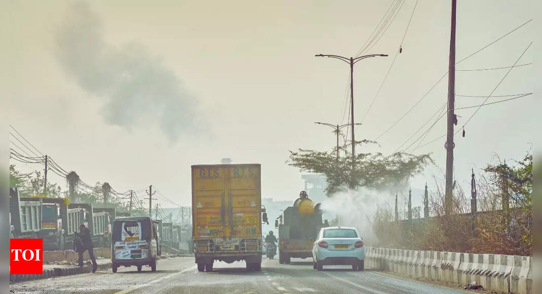 Delhi’s AQI in ‘severe’ category, visibility dropped below 200 metres; GRAP III yet to be enforced