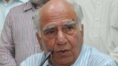  Ex-CM Shanta Kumar urges temples to run cow shelters; cites stray cattle cause accidents