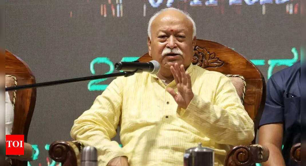 <div>'Fault lies in family': Mohan Bhagwat on Love Jihad cases; cites lack of 'sanskaar'</div>