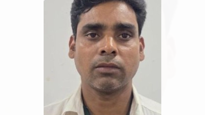 Honest auto driver returns passenger's gold ornaments worth Rs 16L