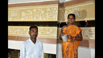 रवीन्द्र भवन के उद्घाटन समारोह में हज़ारीबाग के कलाकारों ने जीवंत भित्ति कला से आदिवासी विरासत का सम्मान किया