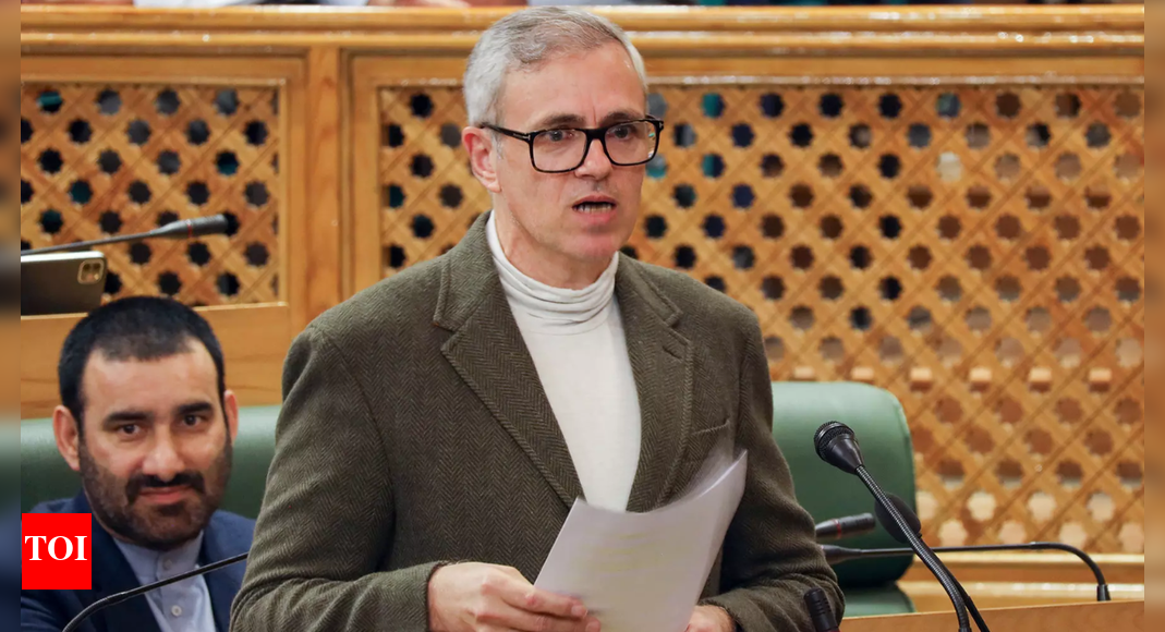 <div>J&K CM blames Mehbooba for Article 370 abrogation; BJP says Omar sought its ties in 2014</div>