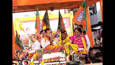 ‘Suman everyone’s brother’: Raje, Sharma’s refrain in Anta campaign