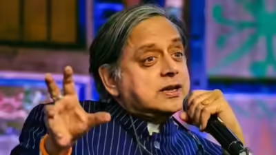 Tharoor praises Advani, Congress says 'he speaks for himself'