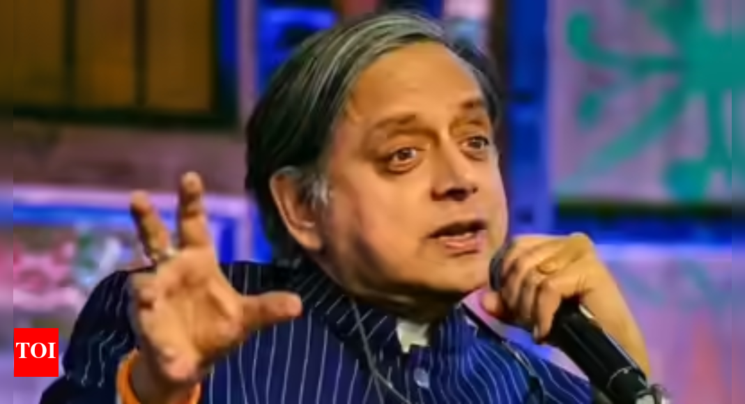 Tharoor praises Advani, Congress says 'he speaks for himself'