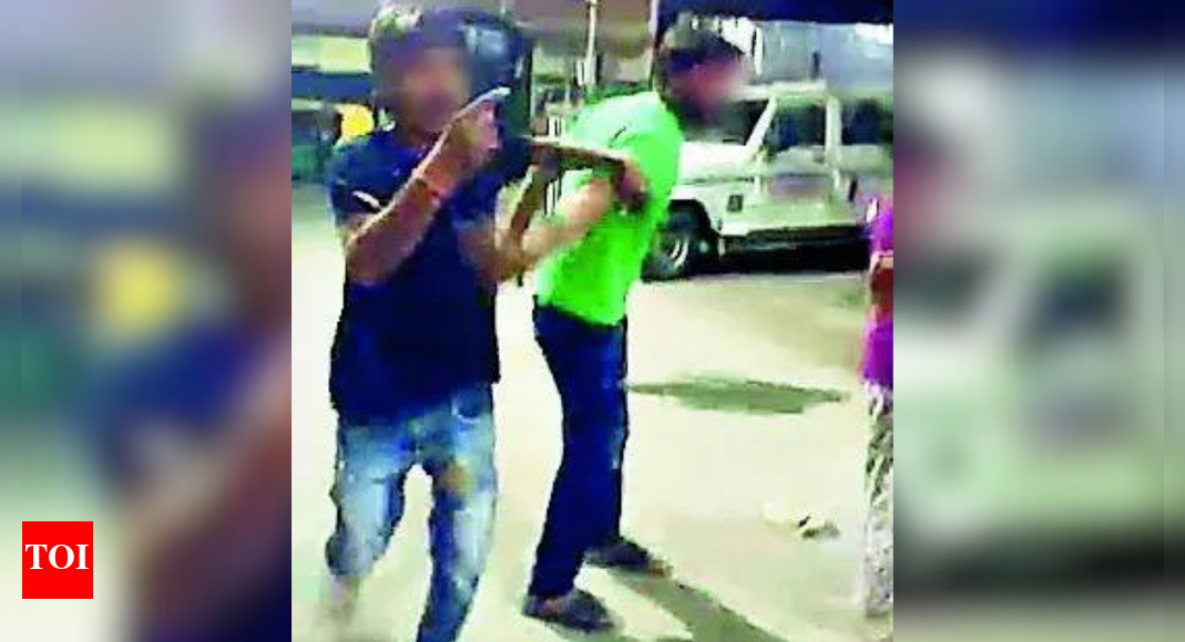 Gujarat: Drunk man creates ruckus at Paldi police station; failed to produce liquor permit, booked
