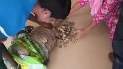 ‘No loan, no EMI’: Coins pour out of piggy bank, enough for Bengal chaiwallah  to buy Rs 1 lakh scooter