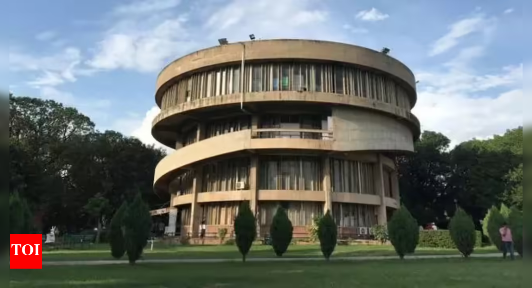 ‘Raj Karega Khalsa’: Protesters breach gate at Panjab University; MP Amritpal’s father, AISSF chief among those who entered