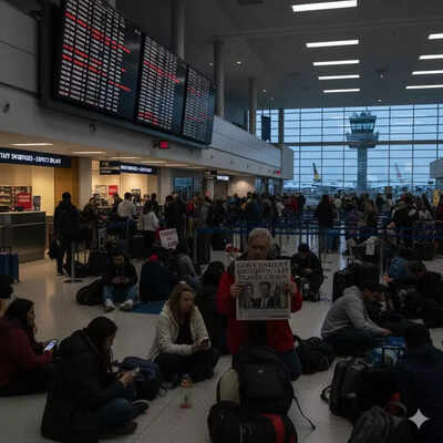 Caos por el cierre del gobierno: el transporte aéreo en EE. UU. podría “reducirse a un hilo”, advierte el secretario de Transporte; alerta sobre un colapso masivo en las vacaciones