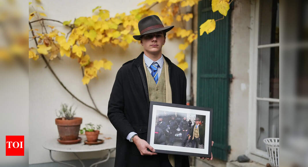 <div>'Is that you?': How 15-year-old 'detective' realised he was star of the Louvre heist</div>