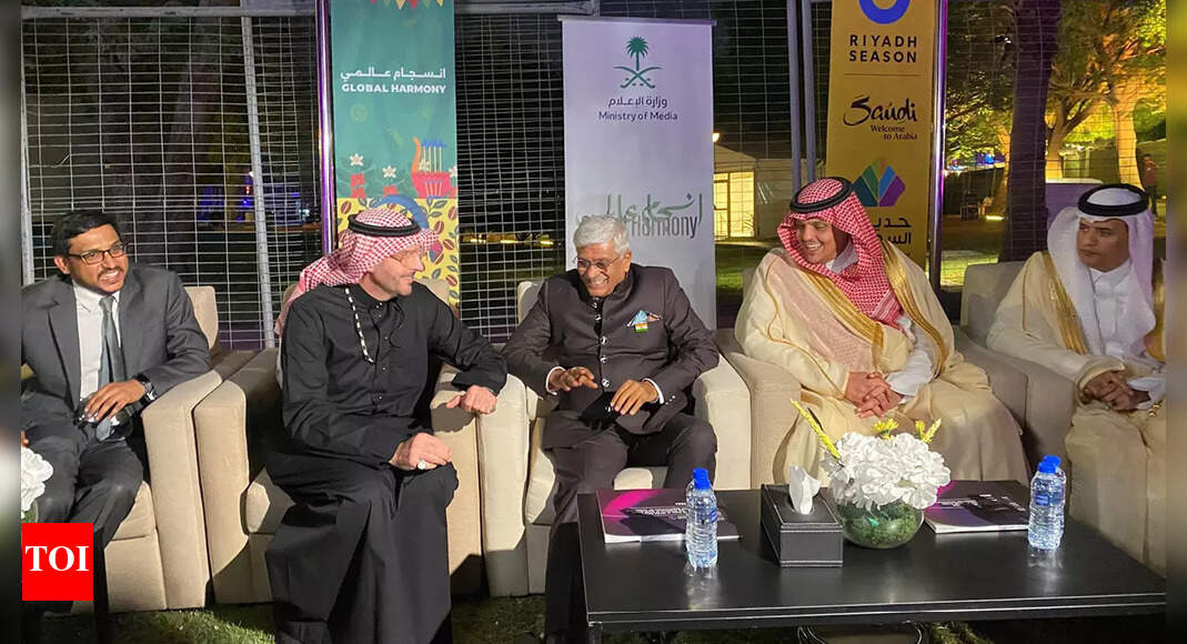 Indian Tourism Minister visits Suwaidi Park during India Week