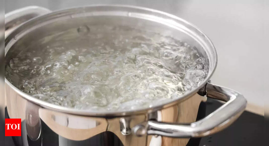 Why water bubbles on the stove while boiling but not in the microwave