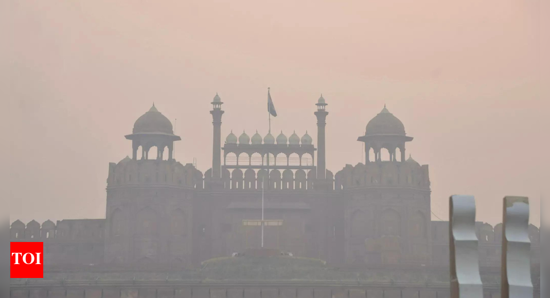 Delhi: Car blast near Red Fort, several vehicles catch fire