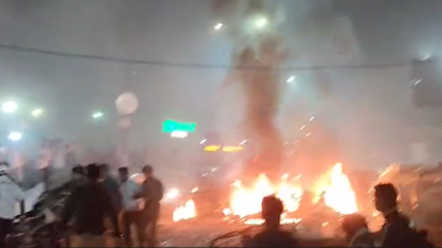 Blast near Red Fort: 7 fire tenders on spot, many feared injured - what we know so far