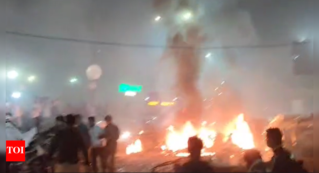 Blast near Red Fort: 7 fire tenders on spot, many feared injured - what we know so far