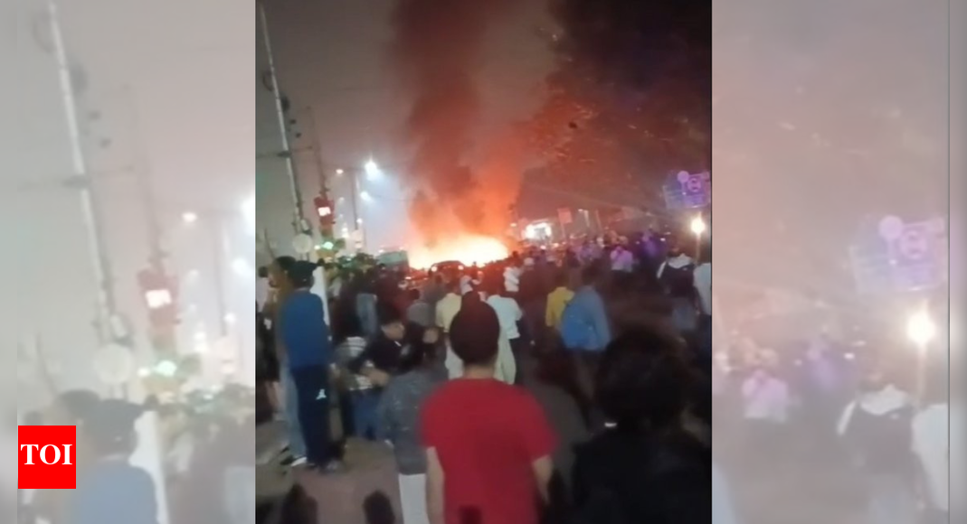 ‘Saw a hand on road’: Eye witnesses recount moments after Delhi blast - watch