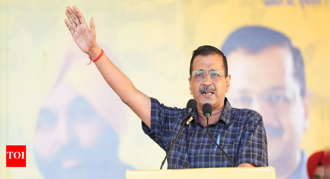 <div>Arvind Kejriwal calls explosion near Red Fort 