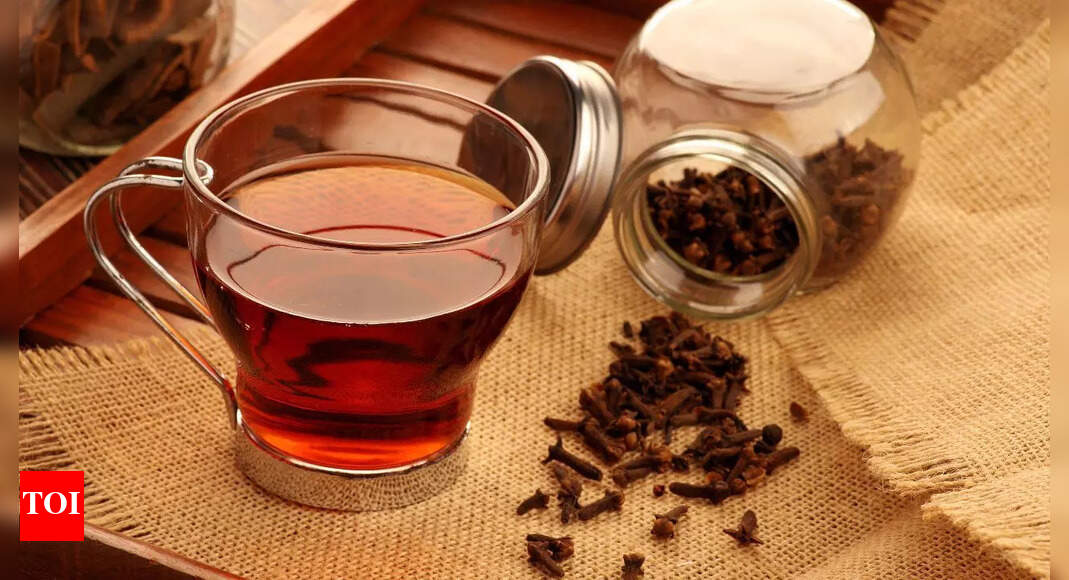 Drinking clove water in the morning: Benefits for glowing skin and strong hair
