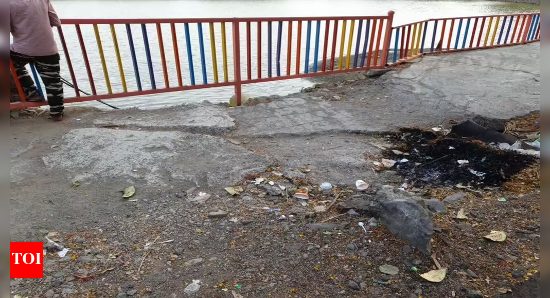 Canal near Kartavya Path green with algae, pavements broken