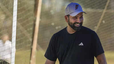 Rohit Sharma turns romantic DJ! Plays 'aaj mere yaar ki shaadi hai' for wedding couple - WATCH