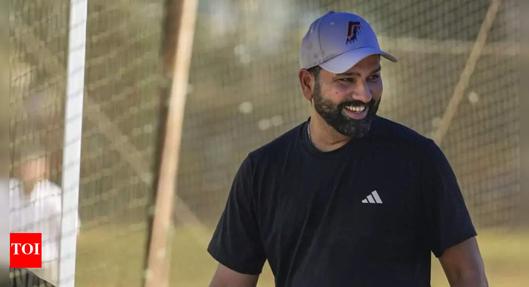 Rohit Sharma turns DJ! Plays 'aaj mere yaar ki shaadi hai' for wedding couple