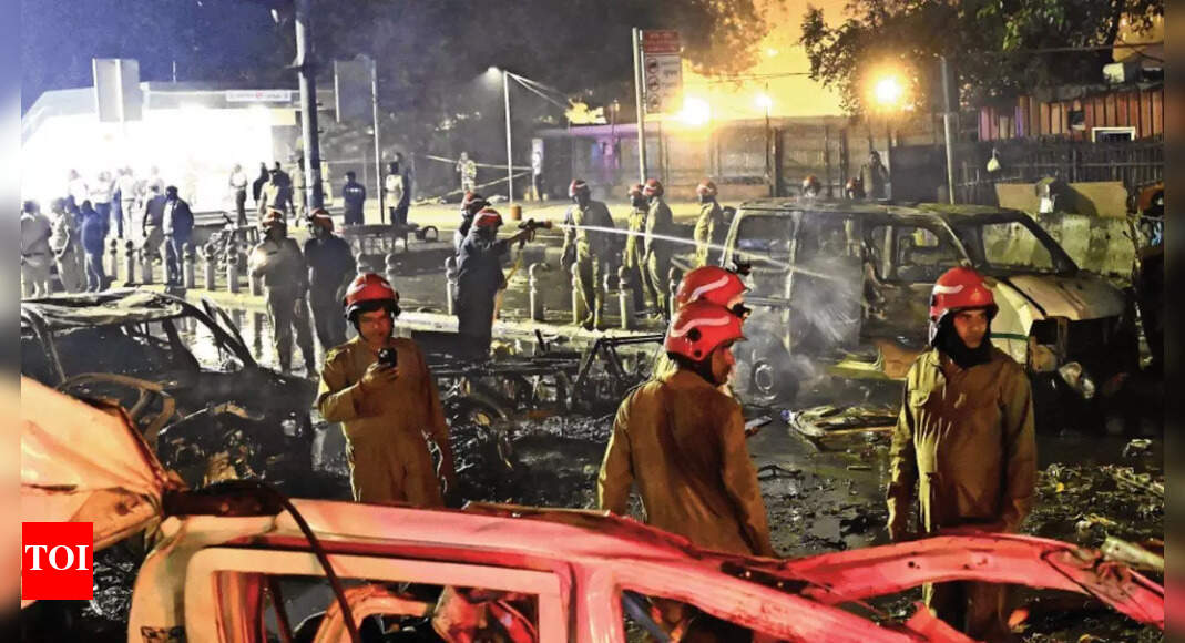 Red Fort blast: Human body parts, vehicle debris scattered across 25 metres; 9 killed, 30 injured