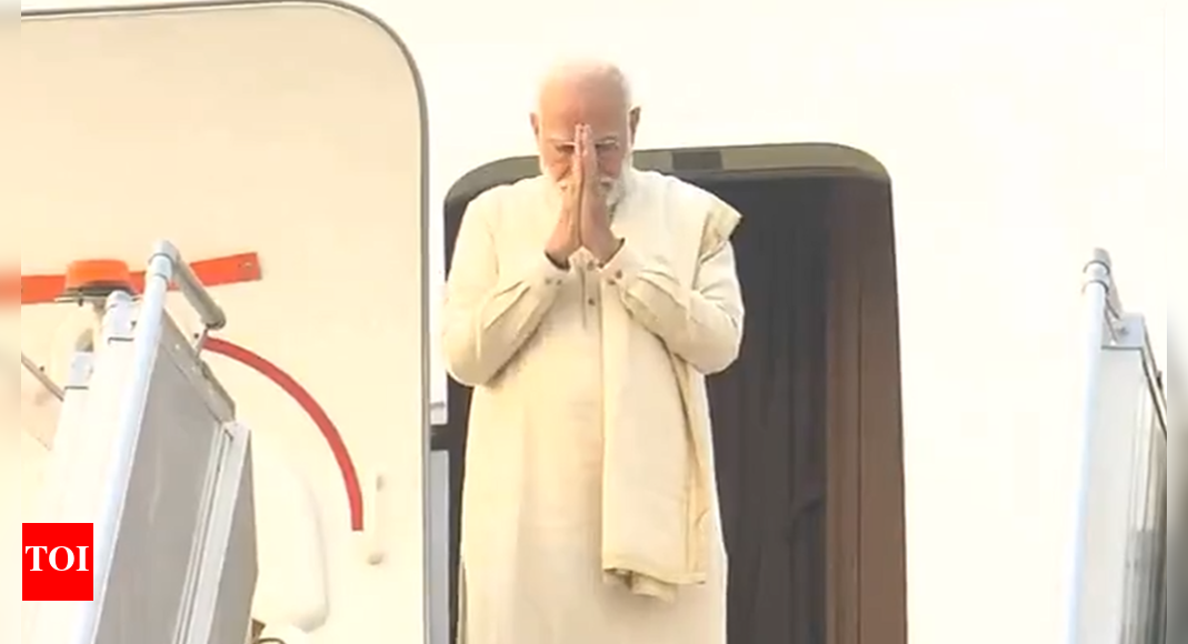 <div>'Will deepen bonds of friendship': PM Modi leaves for Bhutan; embarks on two-day visit</div>