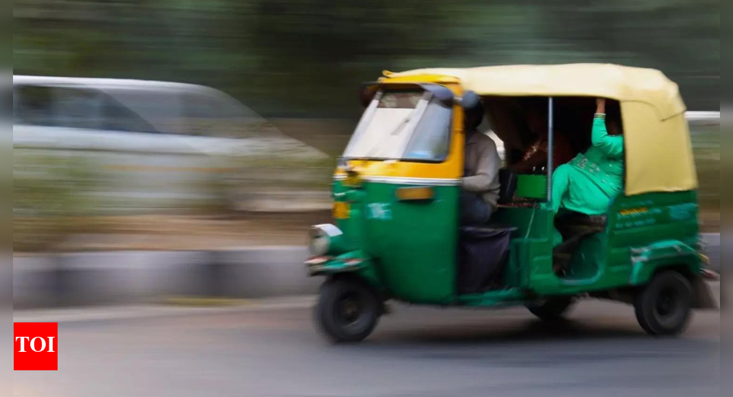 Kolkata auto driver molests woman during ride, follows her home