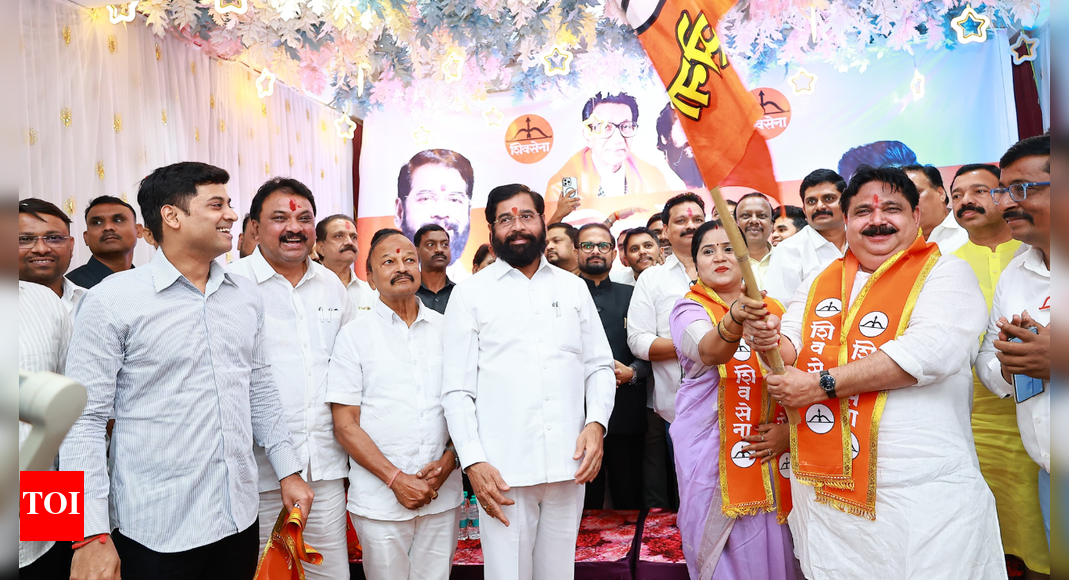 Shiv Sena counter attacks BJP ahead of KDMC polls; 2 former BJP corporators join party