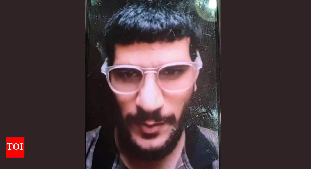 <div>Delhi car blast: Who was Mohammad Umar? The J&K doctor driving the car that exploded near Red Fort</div>