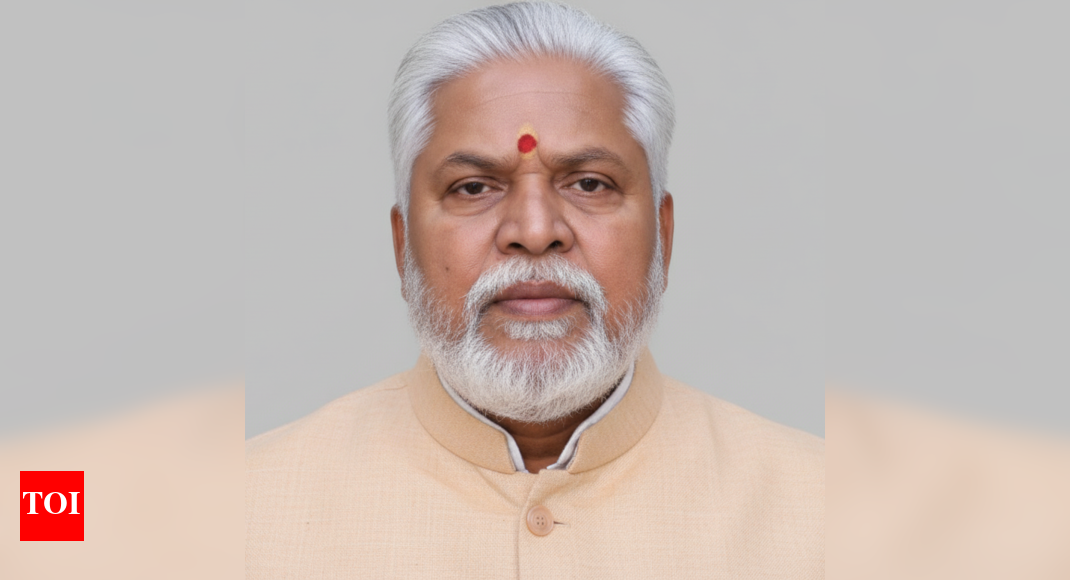 Prem Kumar pedals to polling booth for 'clean Gaya'