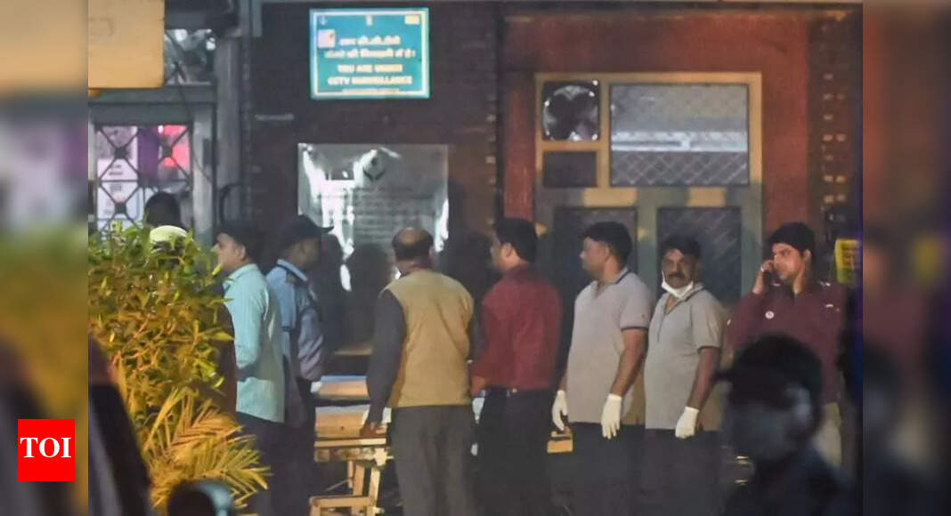 50 docs in LNJP’s disaster ward raceagainst time to treat car blast victims