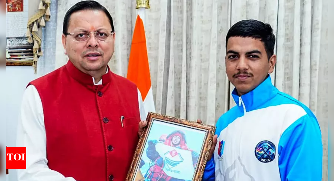 Uttarakhand: 16-year-old Sachin Kumar, who conquered Mount Everest, meets CM Dhami