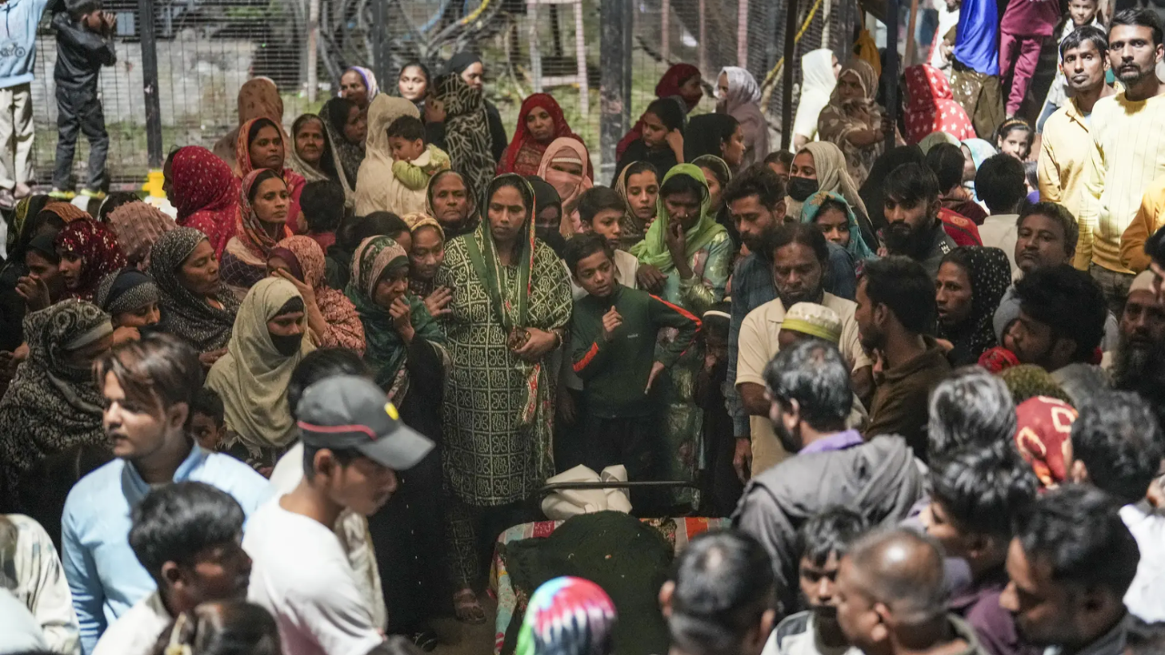 Among victims, pals catching up after mths, e-rick driver working to keep kids in school