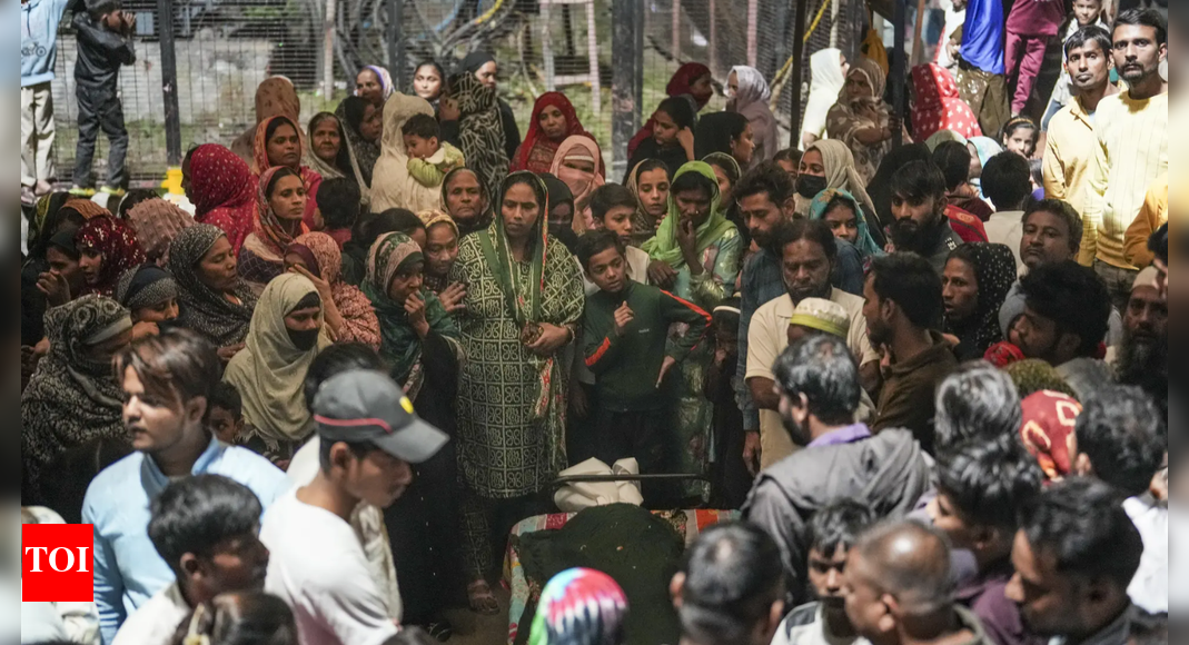 Among victims, pals catching up after mths, e-rick driver working to keep kids in school