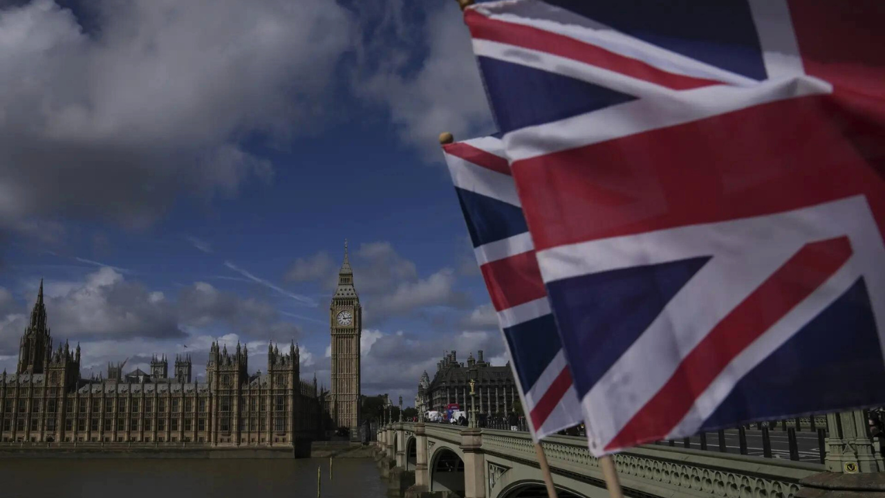 <div>Travel advisory: UK flags Indo-Pak border risk after Delhi blast; urges 'informed decisions'</div>