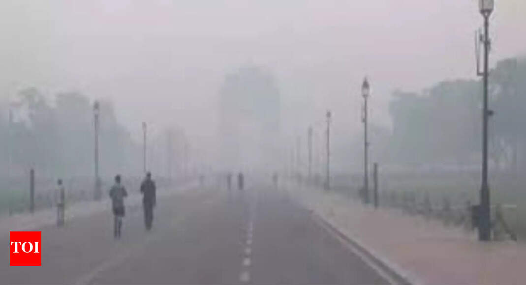 Delhi chokes as AQI crosses 400 mark: GRAP-3 in force while schools continue in hybrid mode