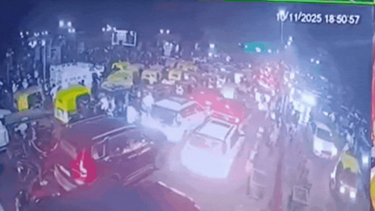  Exact moment when Hyundai i20 bursts into fireball on busy street packed with vehicles - watch
