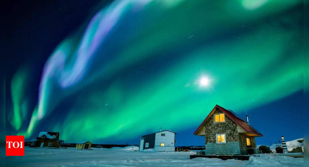 Northern lights may dazzle skies across more than 20 US states tonight: When, how and tips to watch Aurora Borealis tonight