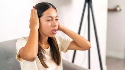 Nervous system disorder: Hands shaking, slurred speech and other warning signs that you should not ignore