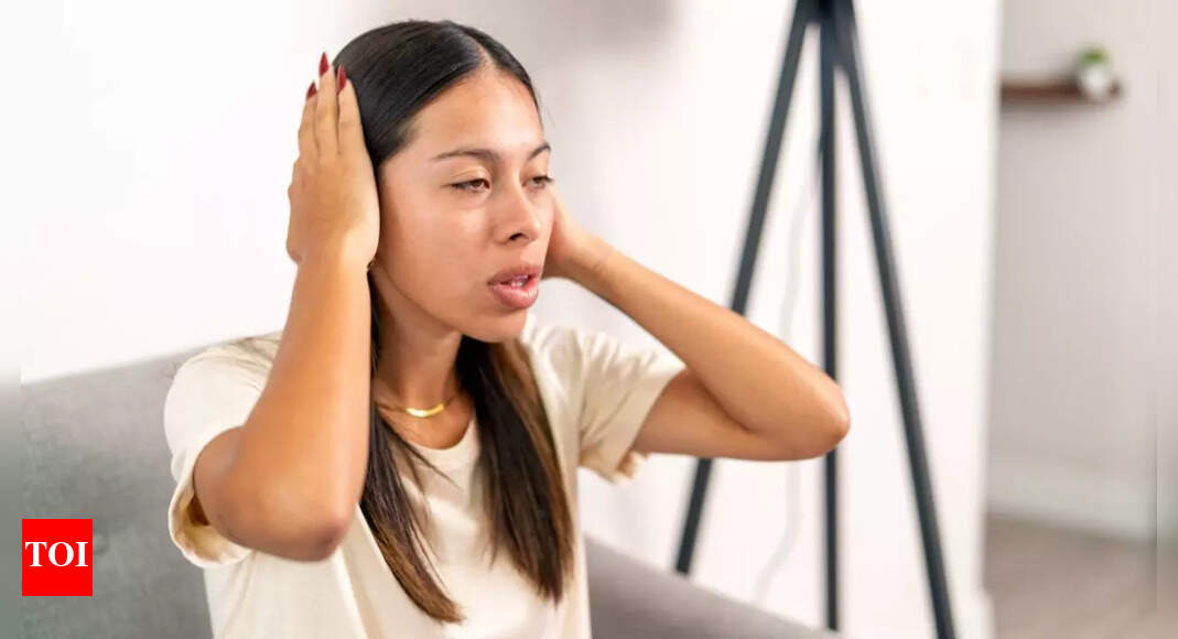 Nervous system disorder: Hands shaking, slurred speech and other warning signs that you should not ignore