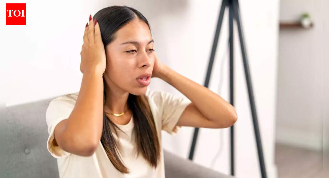 Nervous system disorder: Hands shaking, slurred speech and other warning signs that you should not ignore