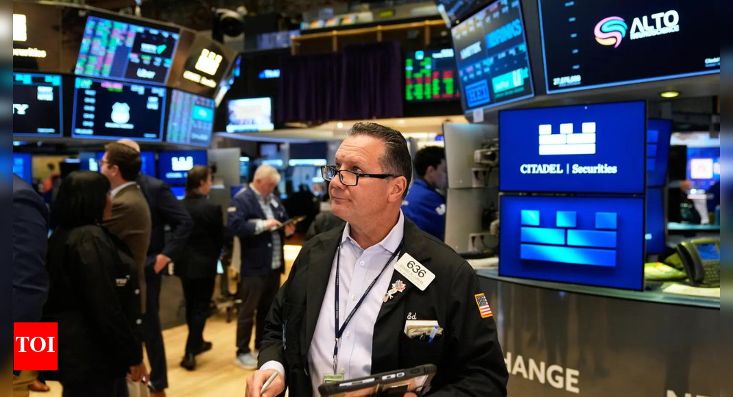 US markets today: Wall Street inches toward new highs as tech stocks rebound; shutdown relief lifts investor mood