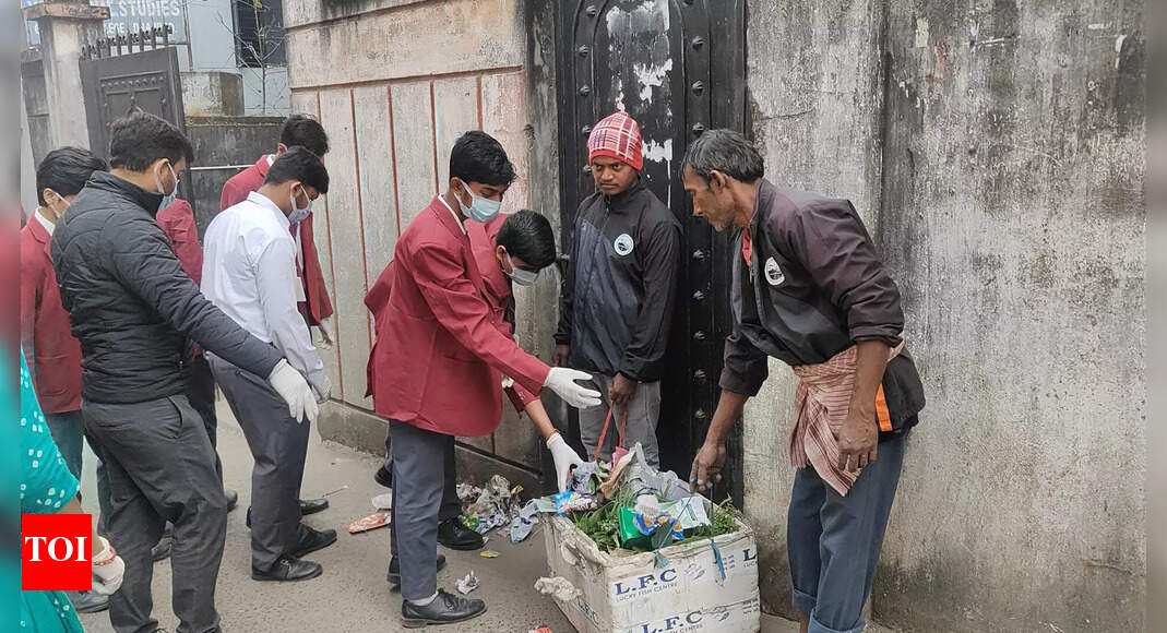Students lead cleanliness drive in Dhanbad, inspire community action