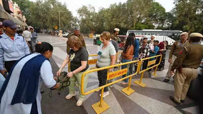  Delhi temples and markets on high alert after Red Fort blast; armed personnel and checks deployed