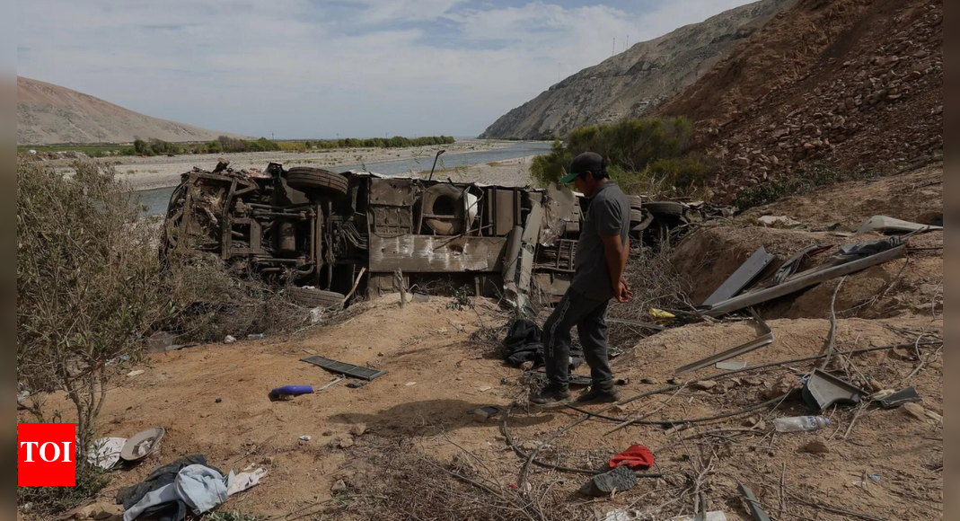 37 dead after bus plunges into ravine in southern Peru